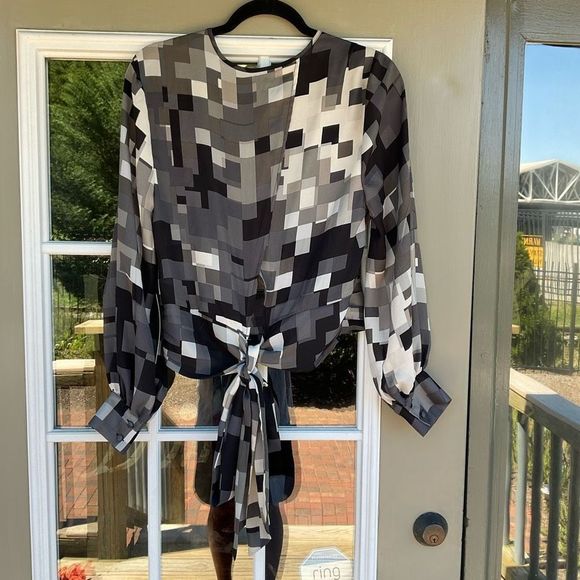 New York & Company Gabrielle Union Abstract Tie Blouse Size Large - Picture 5 of 8